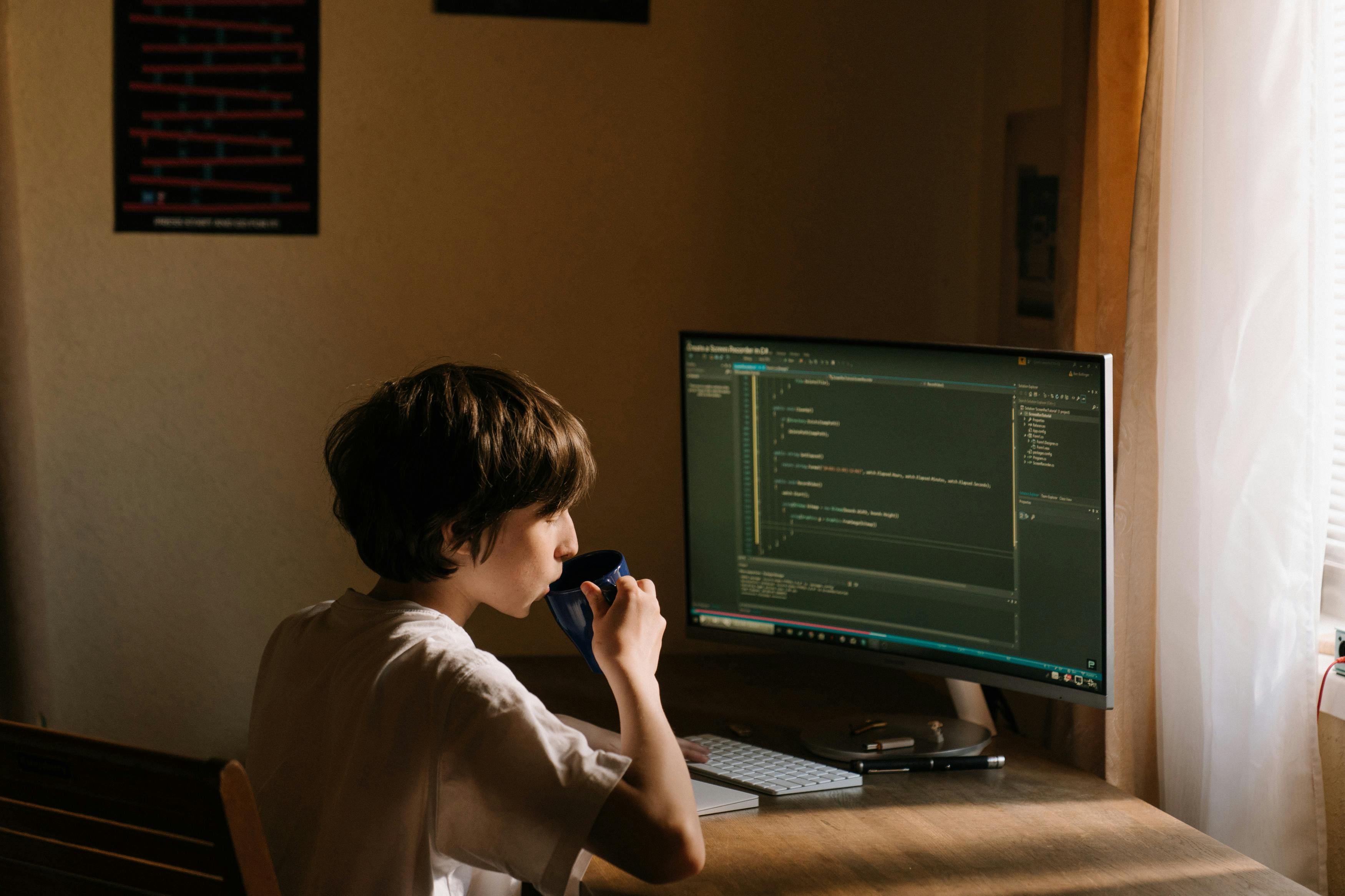 Event Loop Management for Usage-Driven Features in Web Apps